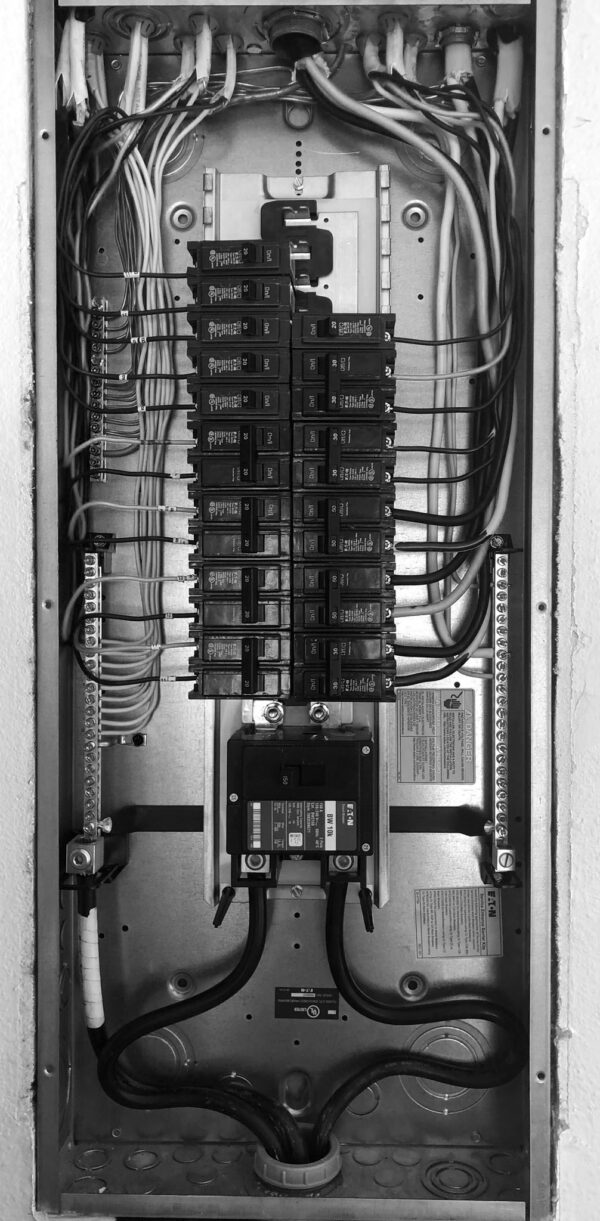 Cuadro eléctrico residencial que conviene revisar antes de una compra