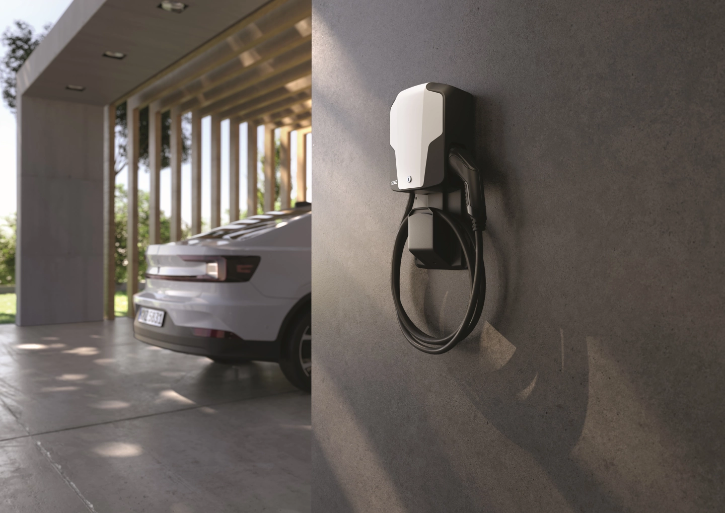 Coche eléctrico conectado a un punto de recarga