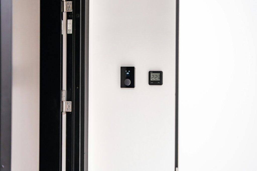 Panel de control para automatización y domótica de una vivienda