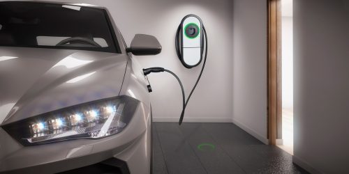 Instalación de cargador para coche eléctrico en garaje