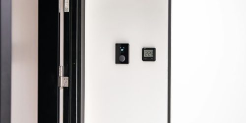 Panel de control para automatización y domótica de una vivienda