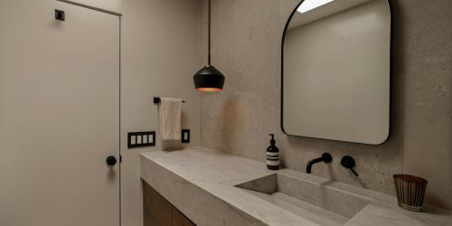 Baño moderno reformado como ejemplo de mejora de una vivienda