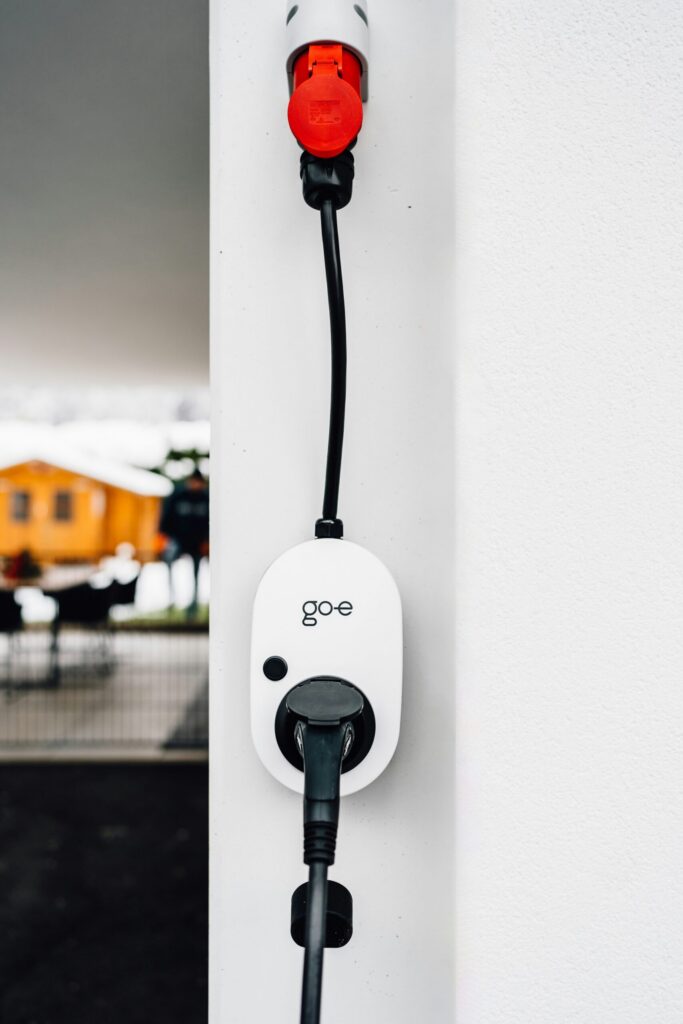 Cargador de coche eléctrico instalado en una empresa